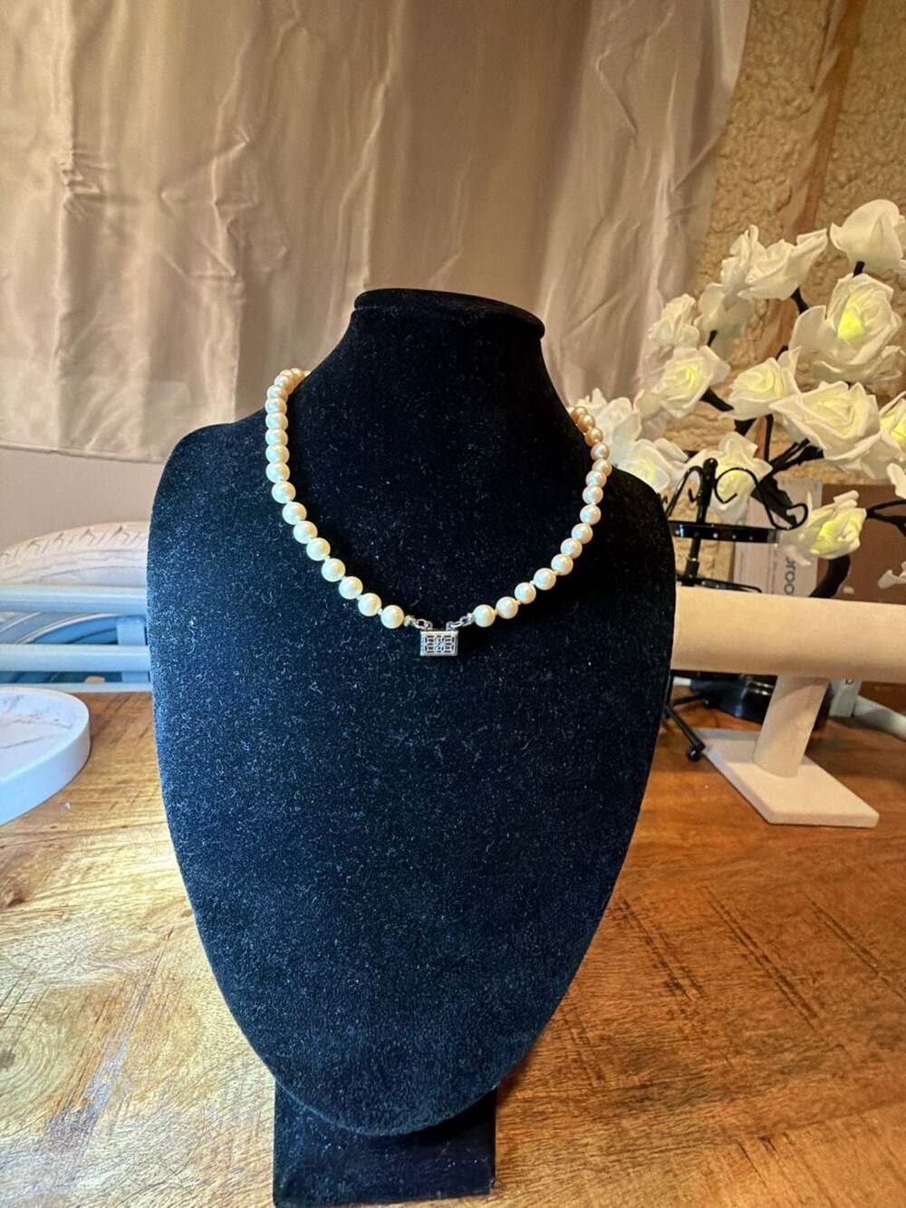 Richelieu Vintage Simulated Pearl Necklace with Square Box Clasp